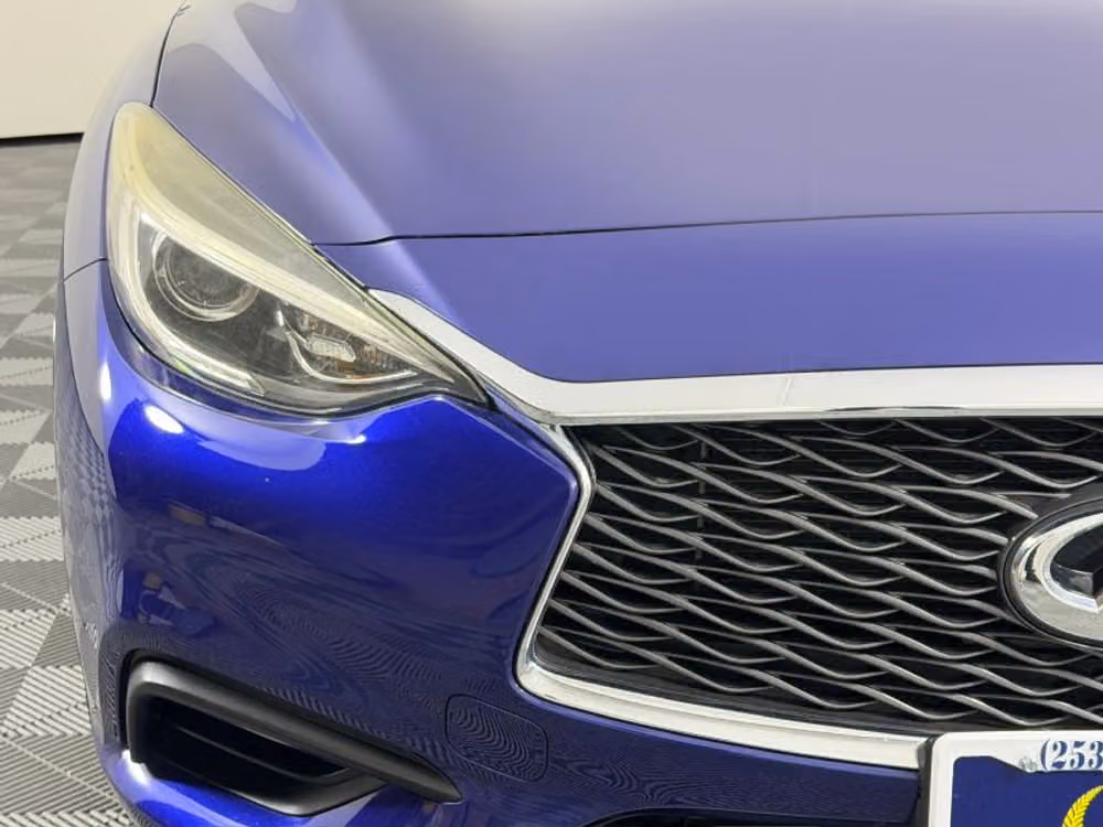 2017 INFINITI QX30 Base Crossover Image 4