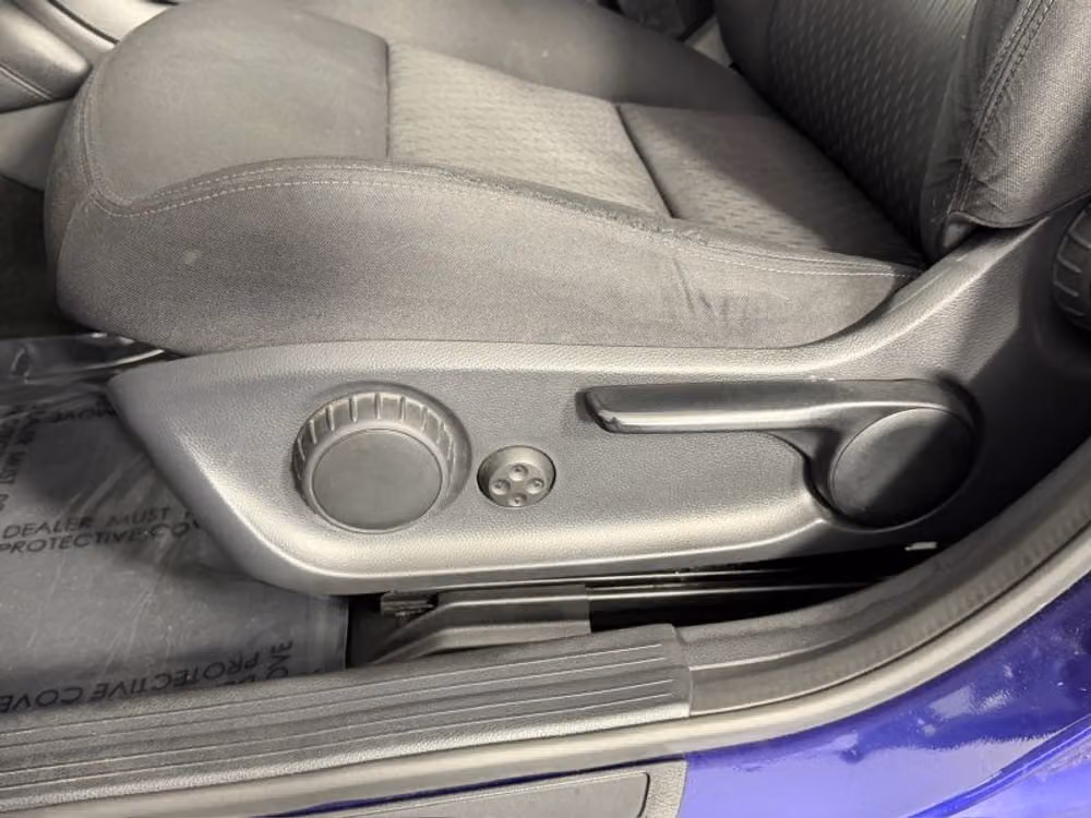 2017 INFINITI QX30 Base Crossover Image 35