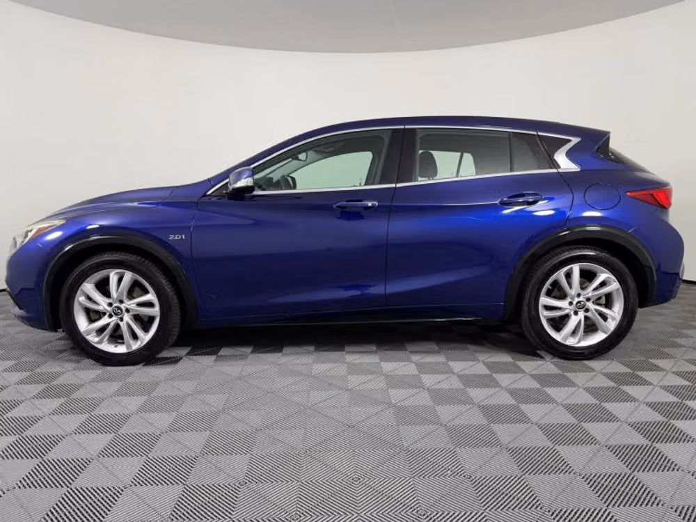 2017 INFINITI QX30 Base Crossover Image 13