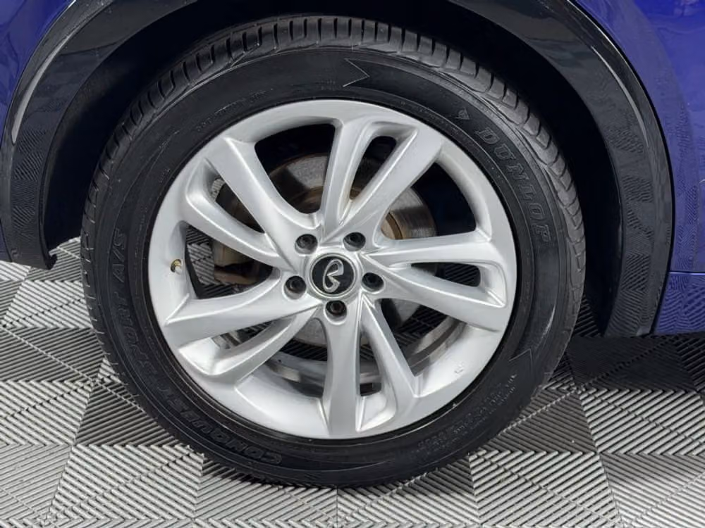 2017 INFINITI QX30 Base Crossover Image 14