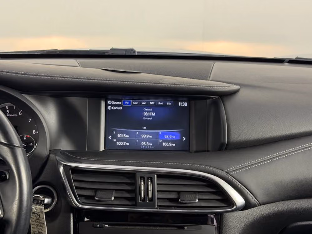 2017 INFINITI QX30 Base Crossover Image 22
