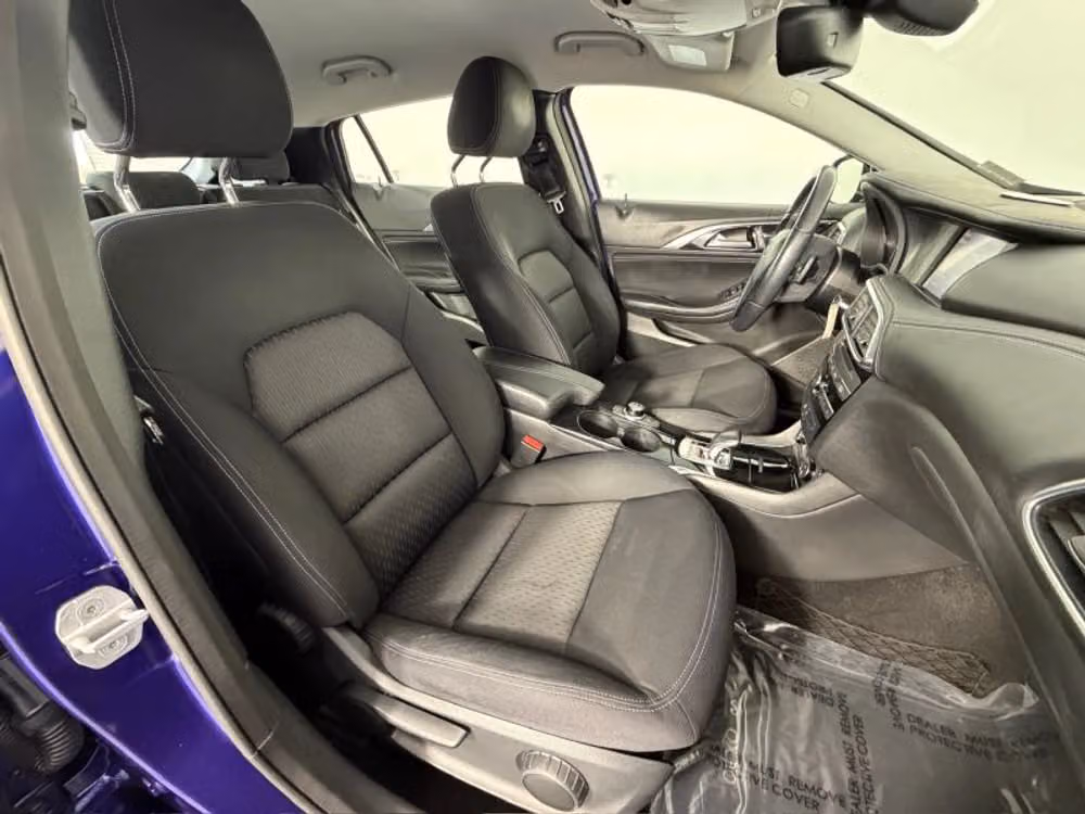 2017 INFINITI QX30 Base Crossover Image 31