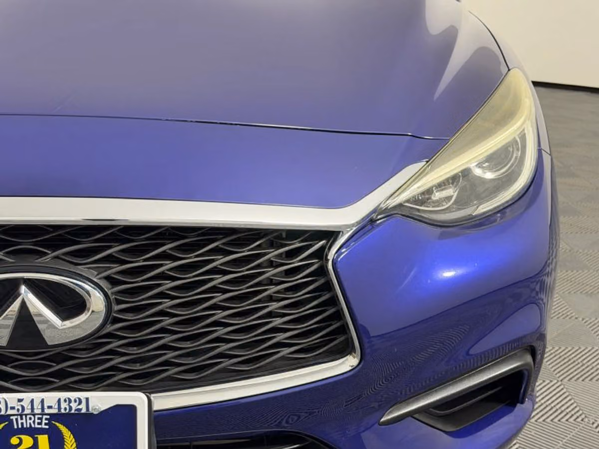 2017 INFINITI QX30 Base Crossover Image 5