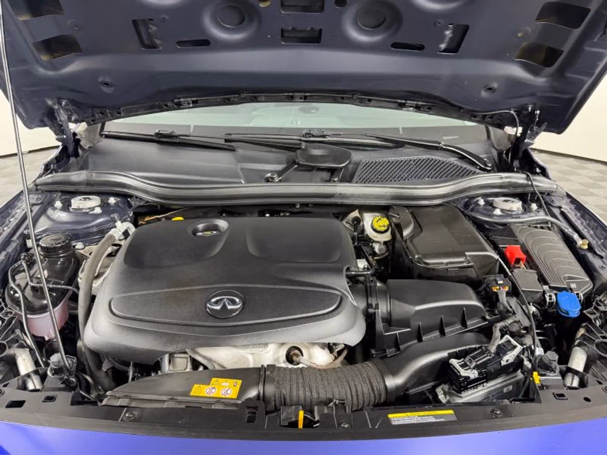 2017 INFINITI QX30 Base Crossover Image 17