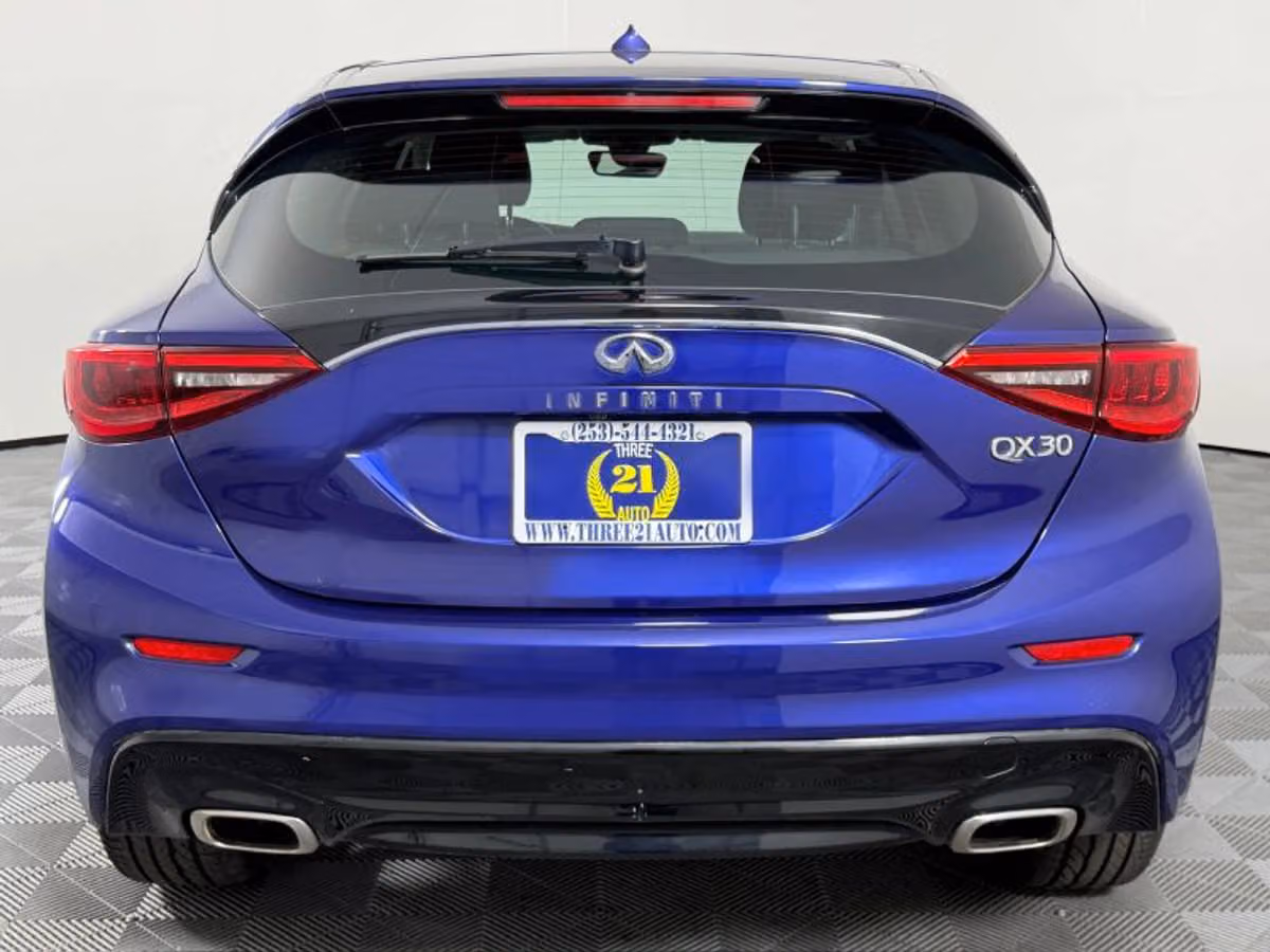 2017 INFINITI QX30 Base Crossover Image 9