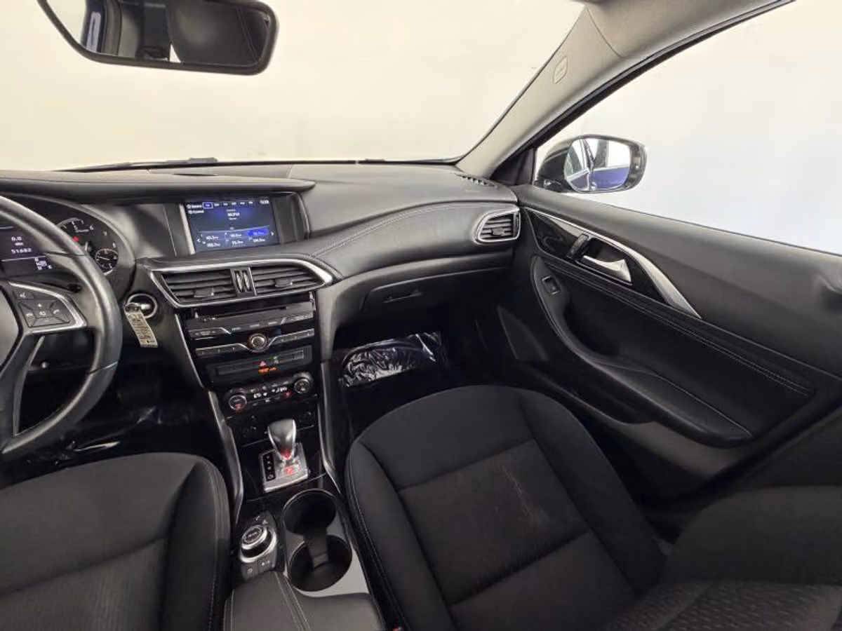 2017 INFINITI QX30 Base Crossover Image 21