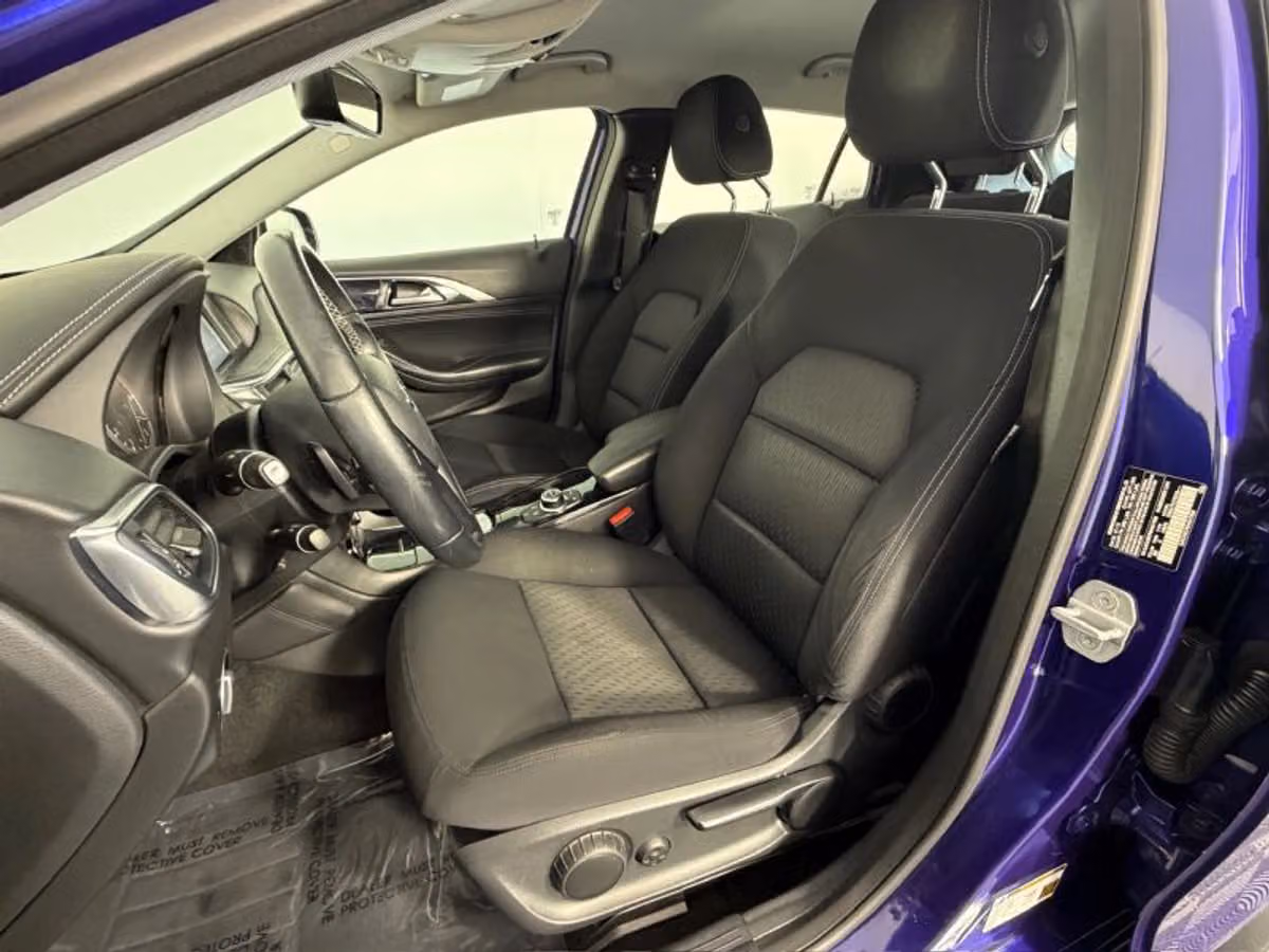 2017 INFINITI QX30 Base Crossover Image 30