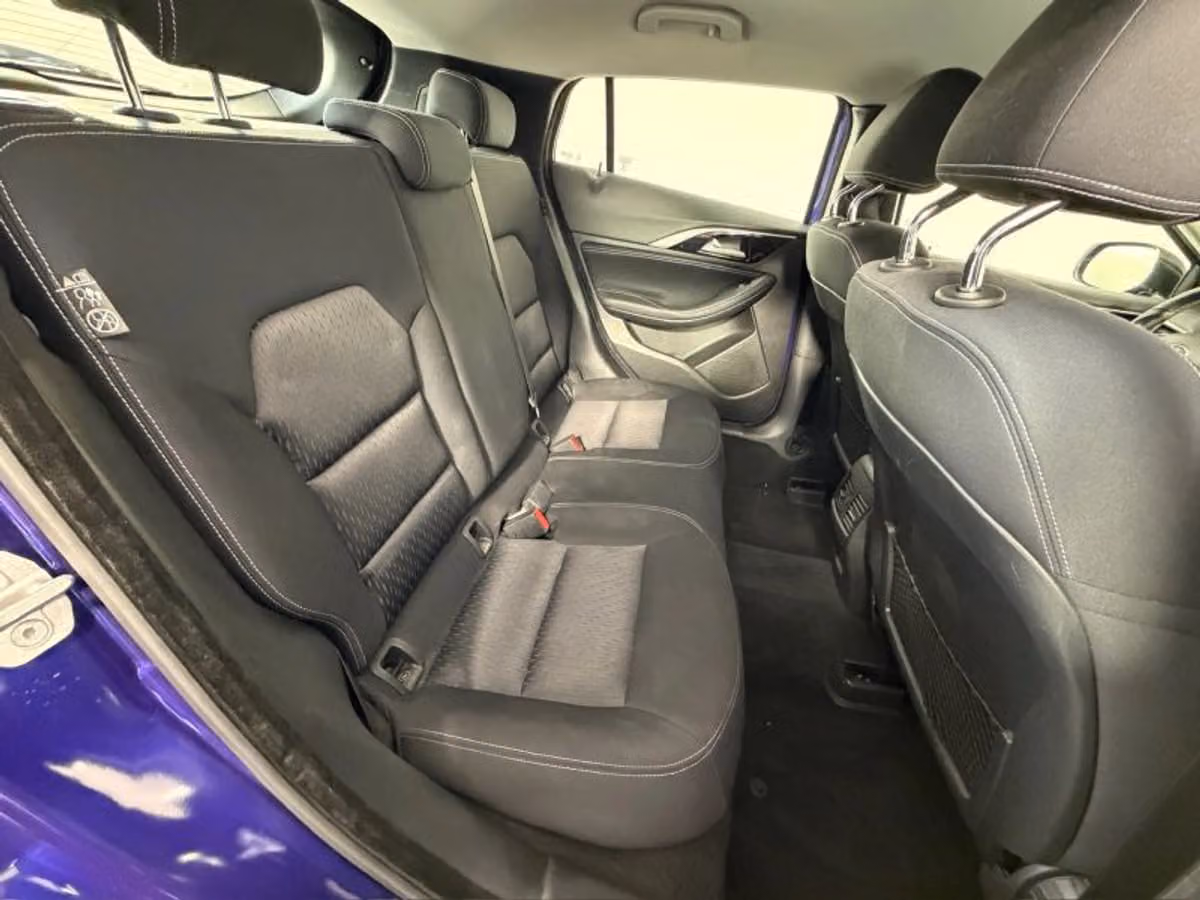 2017 INFINITI QX30 Base Crossover Image 37