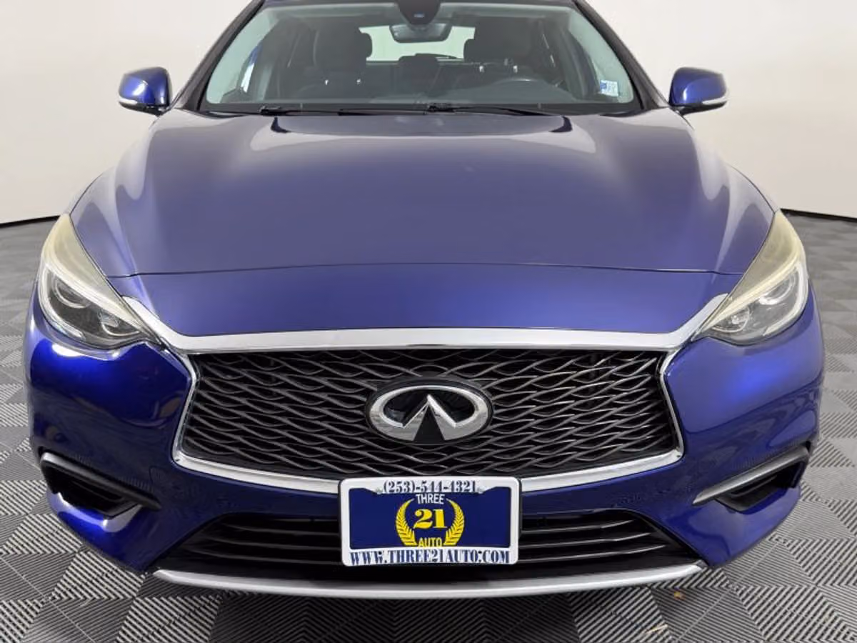 2017 INFINITI QX30 Base Crossover Image 3