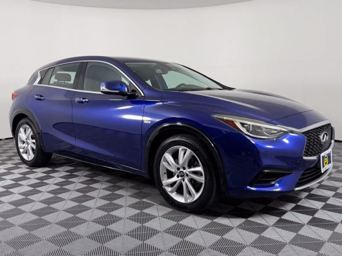2017 INFINITI QX30 Base Crossover Image 6
