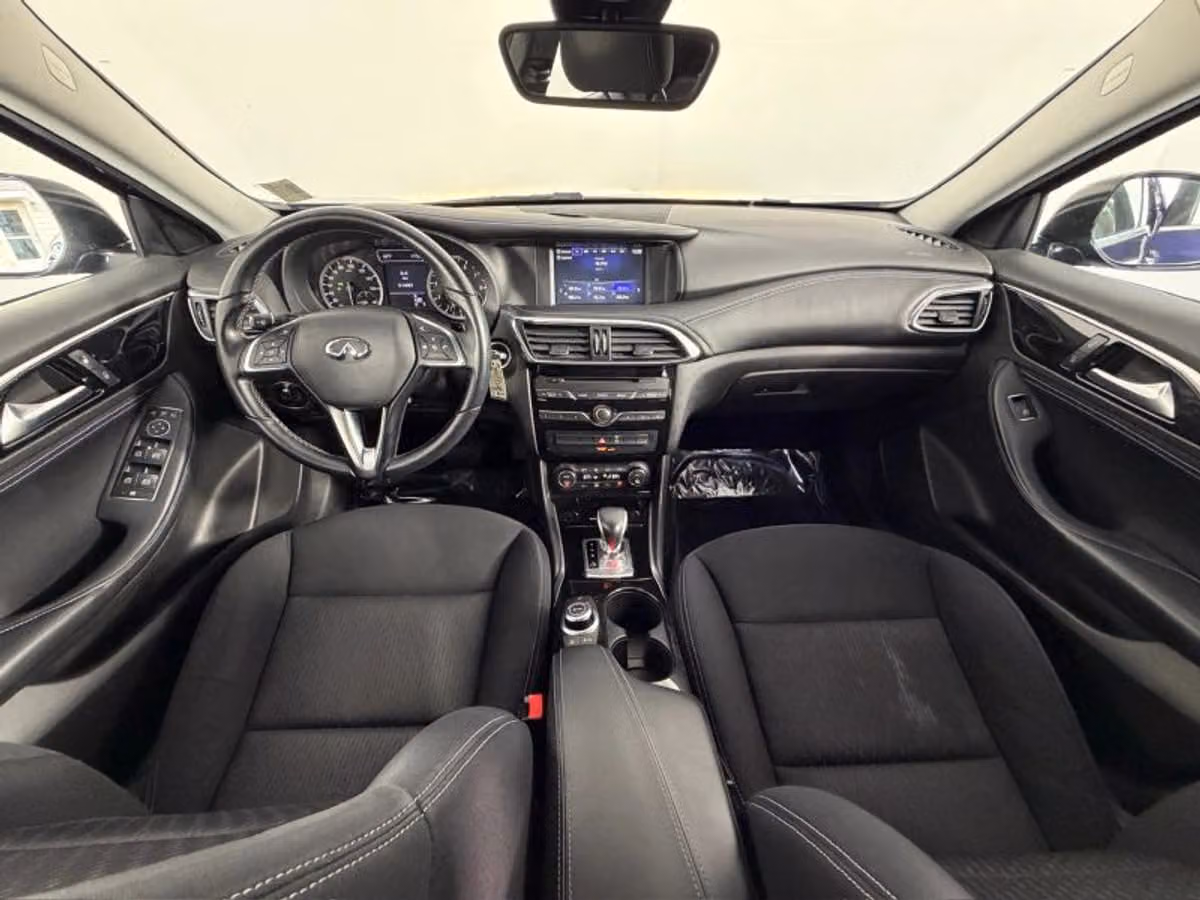2017 INFINITI QX30 Base Crossover Image 19
