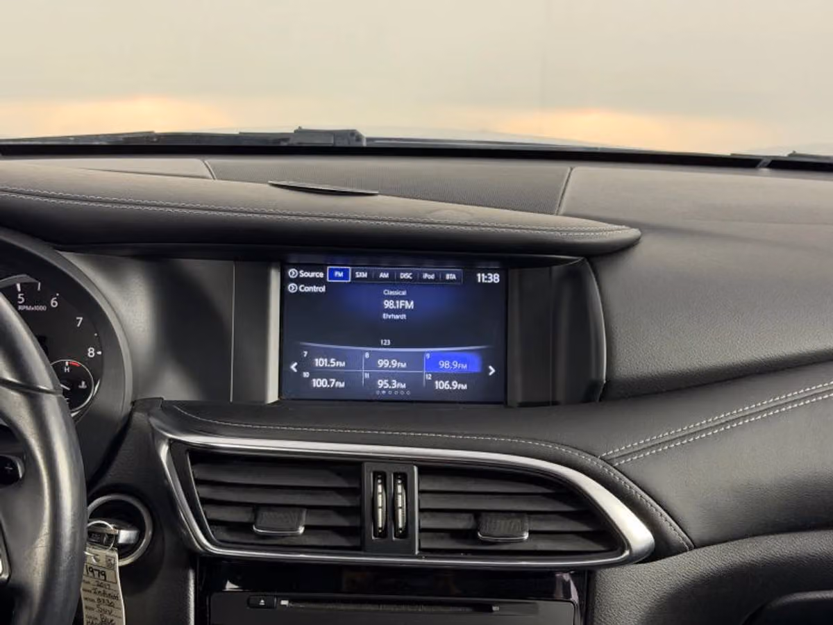 2017 INFINITI QX30 Base Crossover Image 22