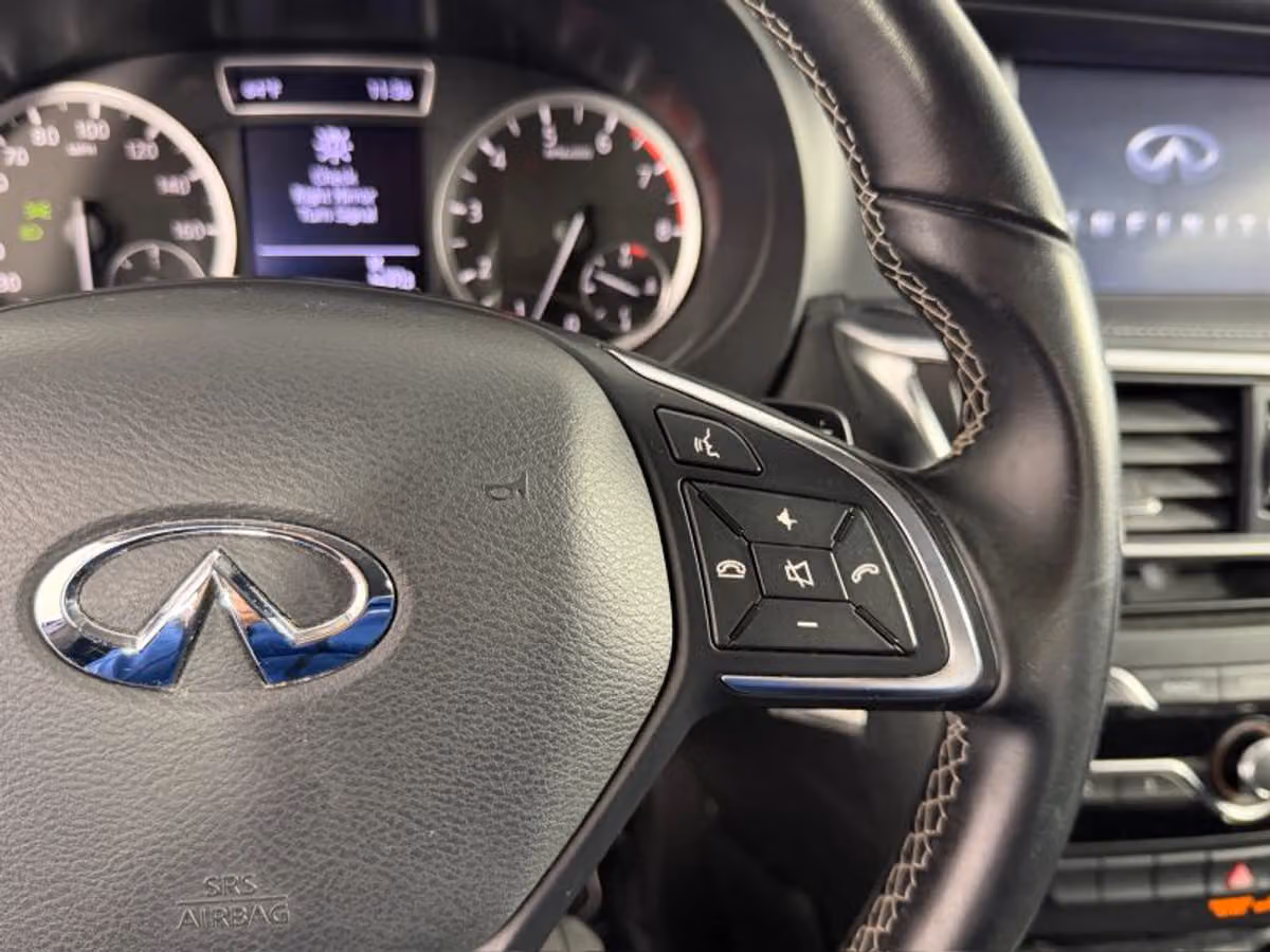 2017 INFINITI QX30 Base Crossover Image 29