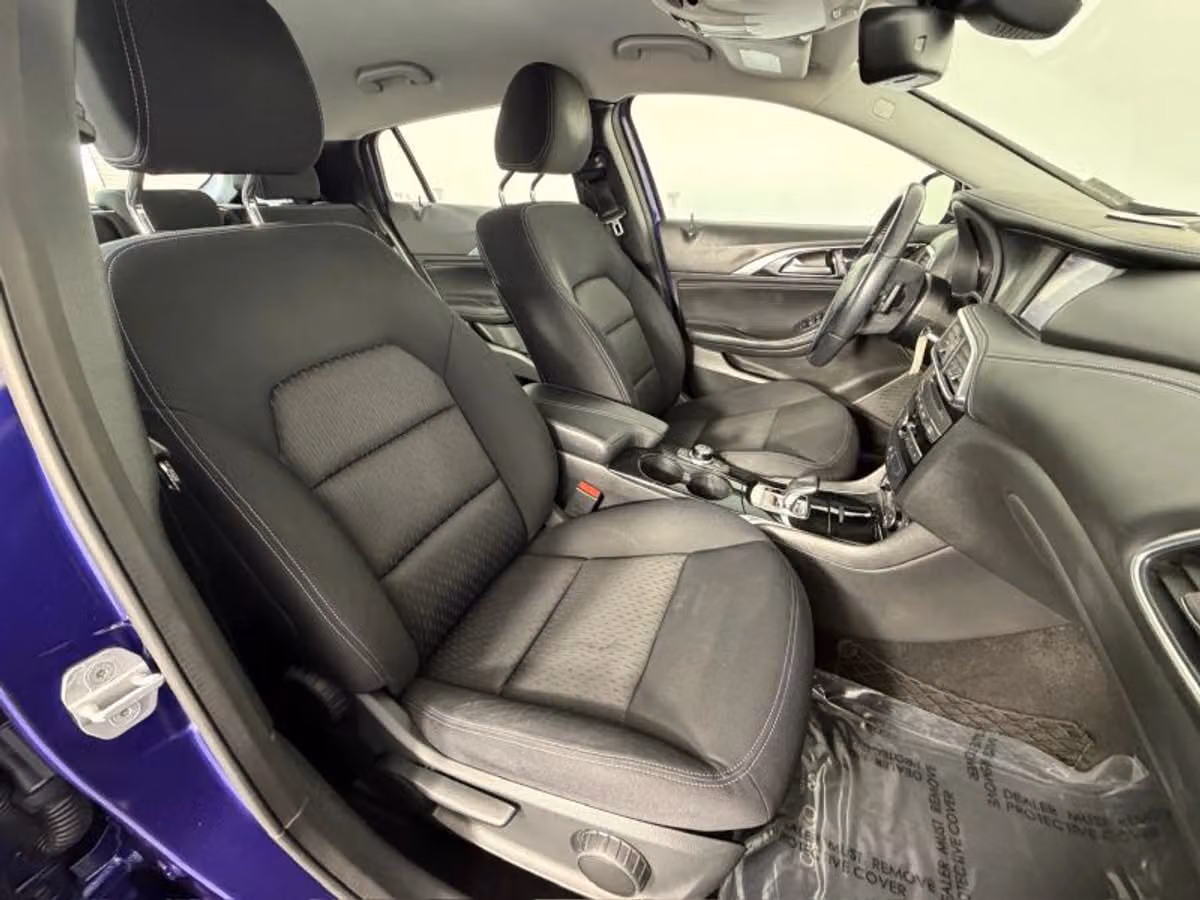 2017 INFINITI QX30 Base Crossover Image 31