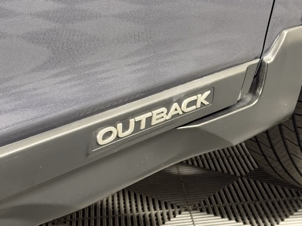 2017 Subaru Outback 2.5i Limited Crossover Image 16