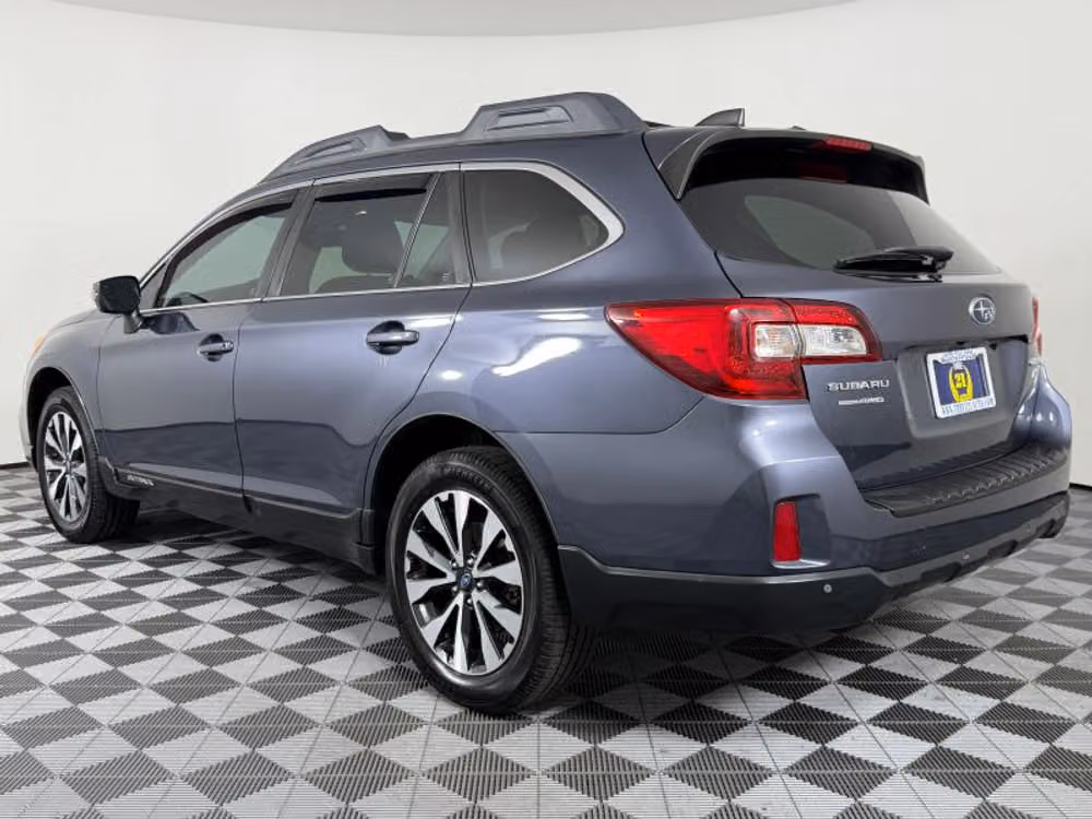 2017 Subaru Outback 2.5i Limited Crossover Image 12