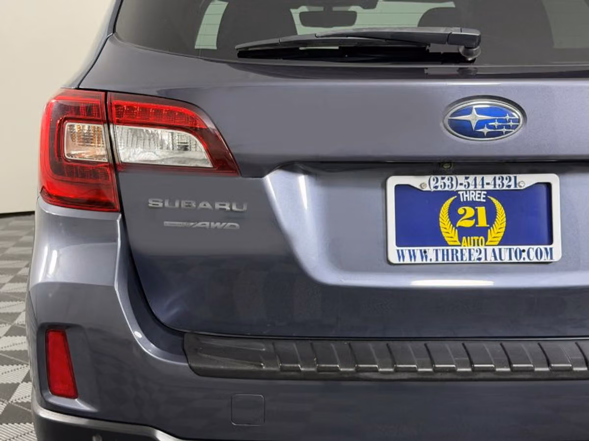 2017 Subaru Outback 2.5i Limited Crossover Image 10