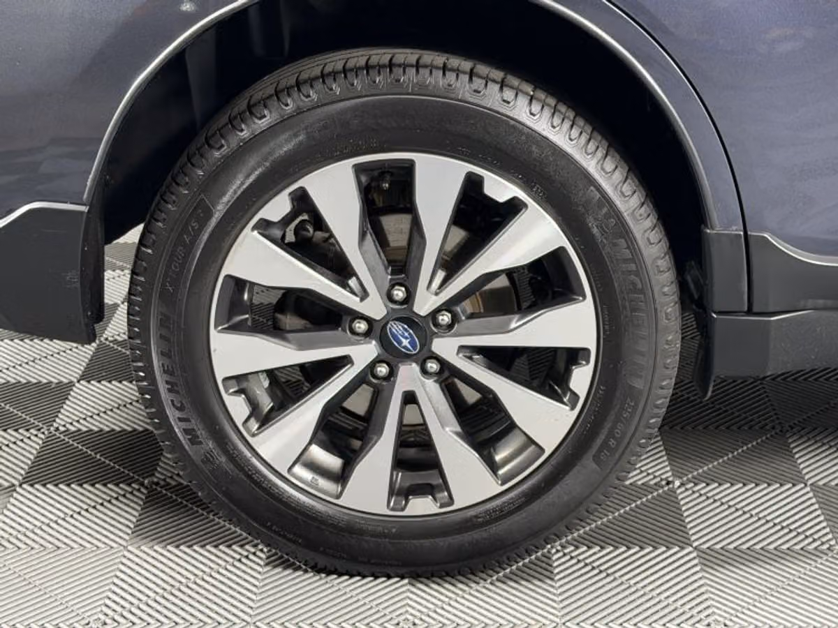 2017 Subaru Outback 2.5i Limited Crossover Image 14