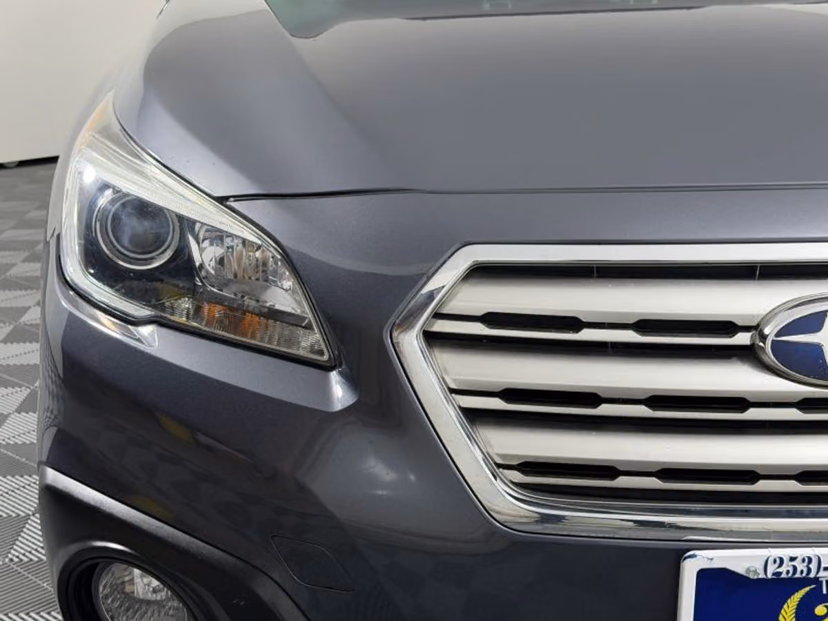 2017 Subaru Outback 2.5i Limited Crossover Image 4