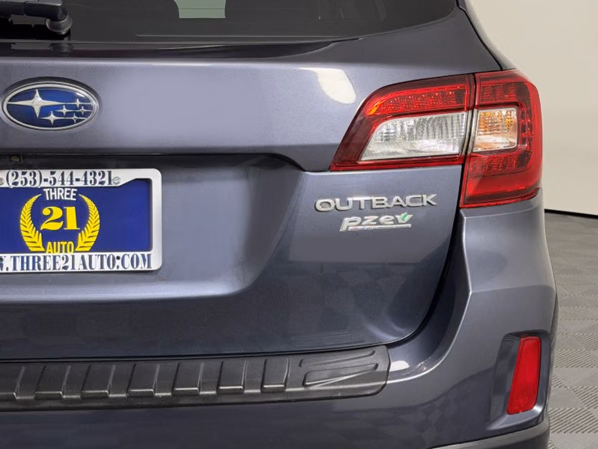 2017 Subaru Outback 2.5i Limited Crossover Image 11
