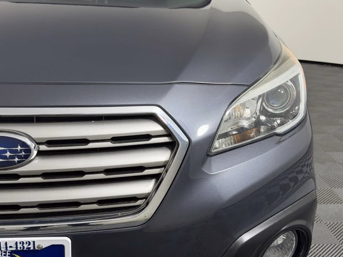2017 Subaru Outback 2.5i Limited Crossover Image 5
