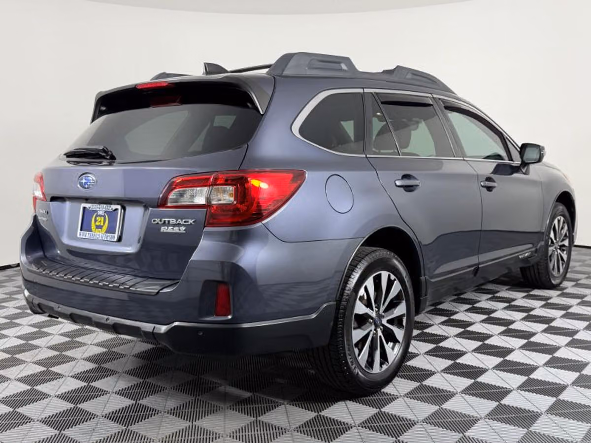 2017 Subaru Outback 2.5i Limited Crossover Image 8