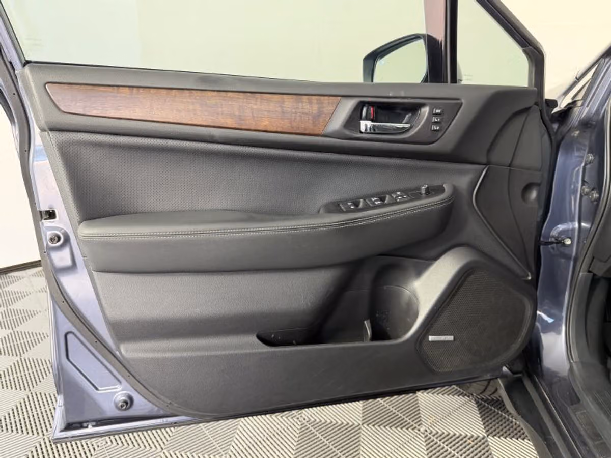 2017 Subaru Outback 2.5i Limited Crossover Image 31