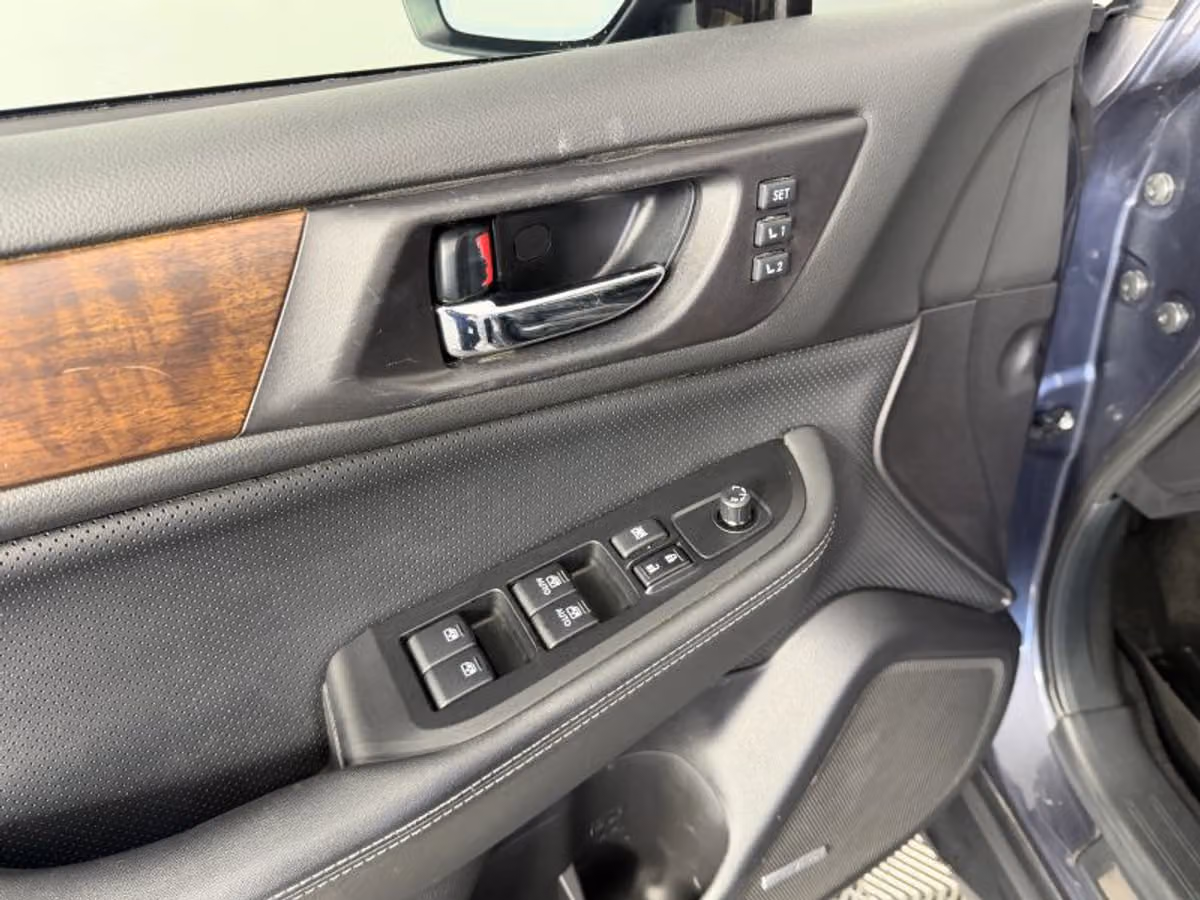 2017 Subaru Outback 2.5i Limited Crossover Image 32