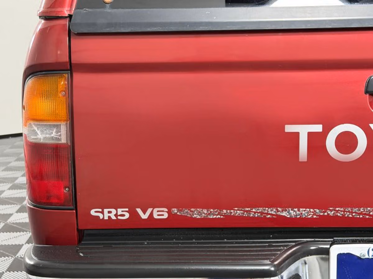 1997 Toyota Tacoma SR5 XtraCab Image 10