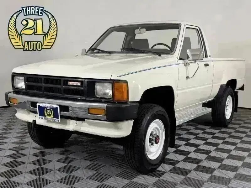 White 1986 Toyota Pickup Pickup Truck Manual