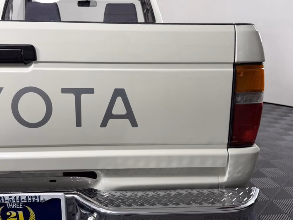 1986 Toyota Pickup Base Regular Cab Image 11