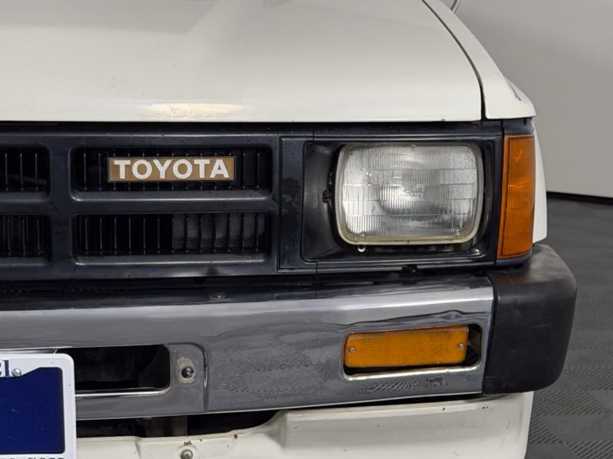 1986 Toyota Pickup Base Regular Cab Image 5