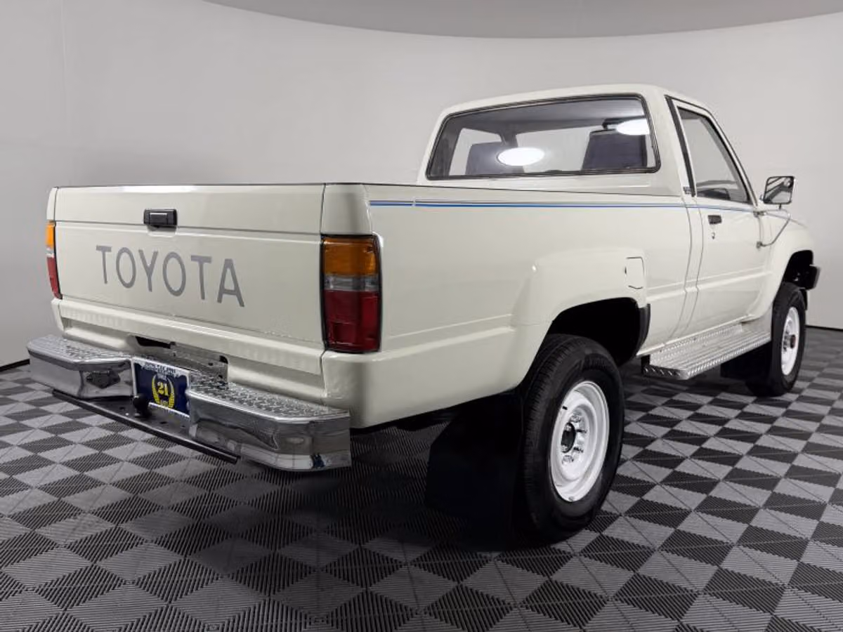 1986 Toyota Pickup Base Regular Cab Image 8