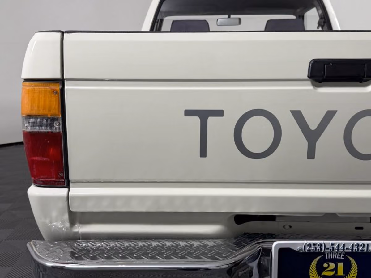 1986 Toyota Pickup Base Regular Cab Image 10