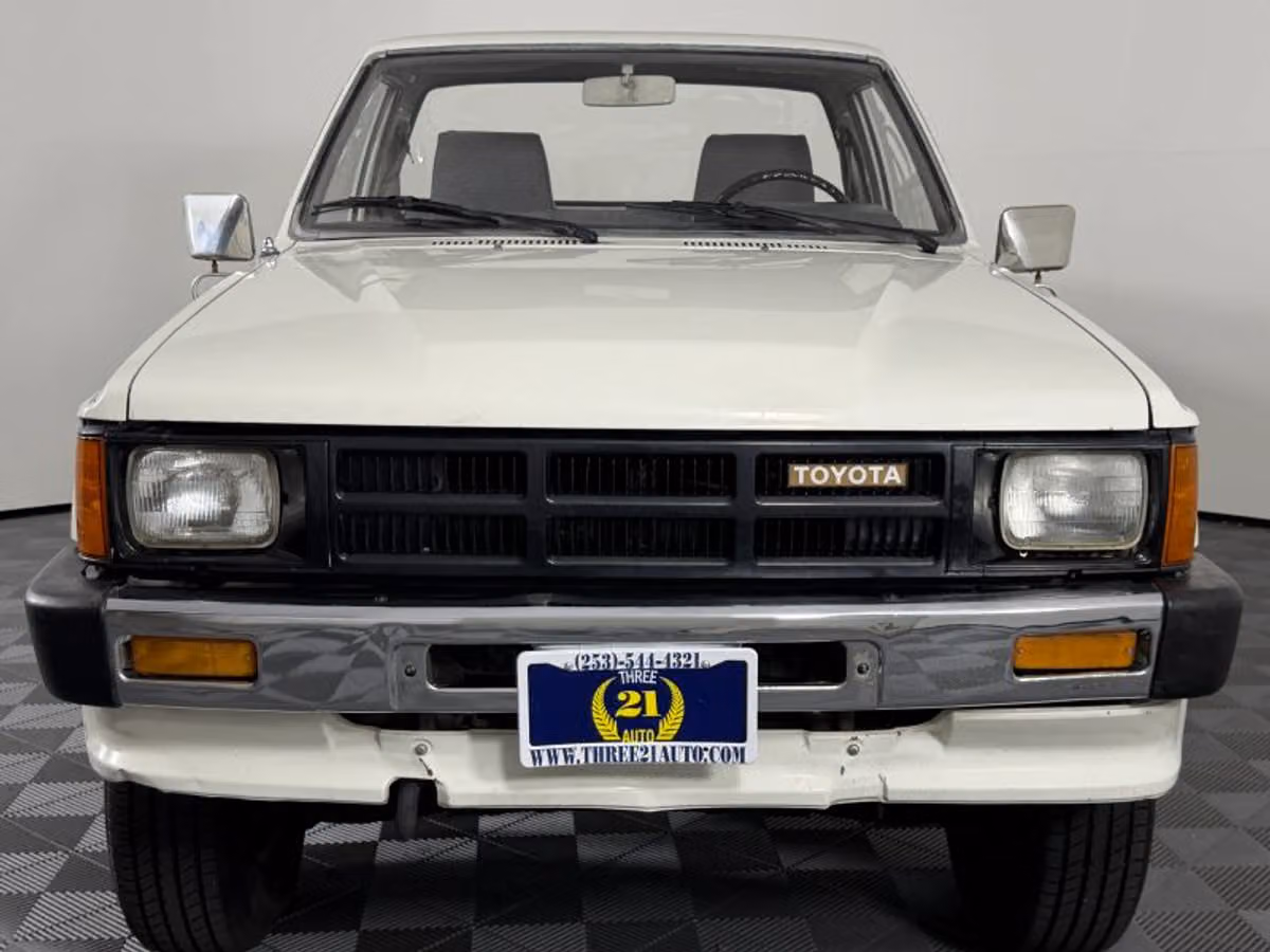 1986 Toyota Pickup Base Regular Cab Image 3