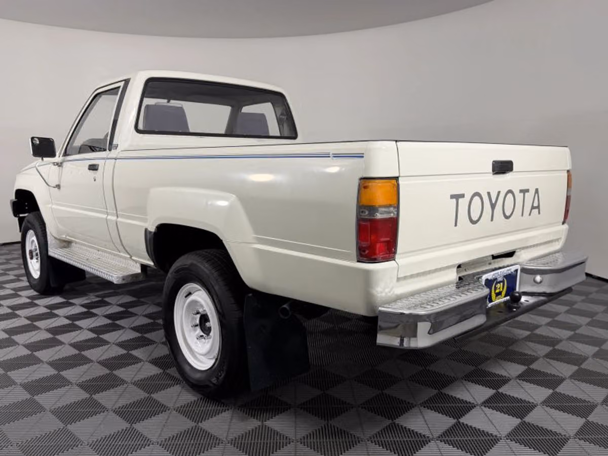 1986 Toyota Pickup Base Regular Cab Image 12