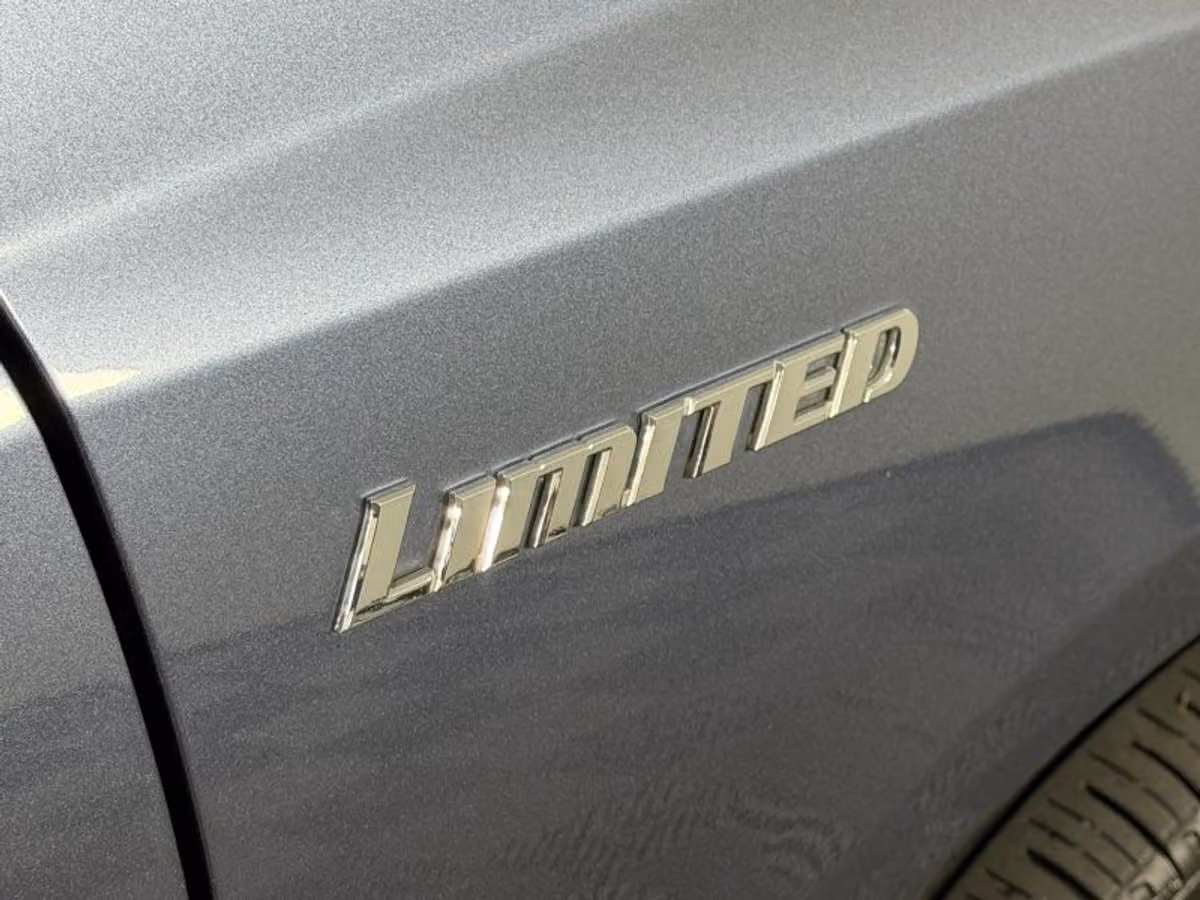 2005 Toyota Highlander Limited Image 15