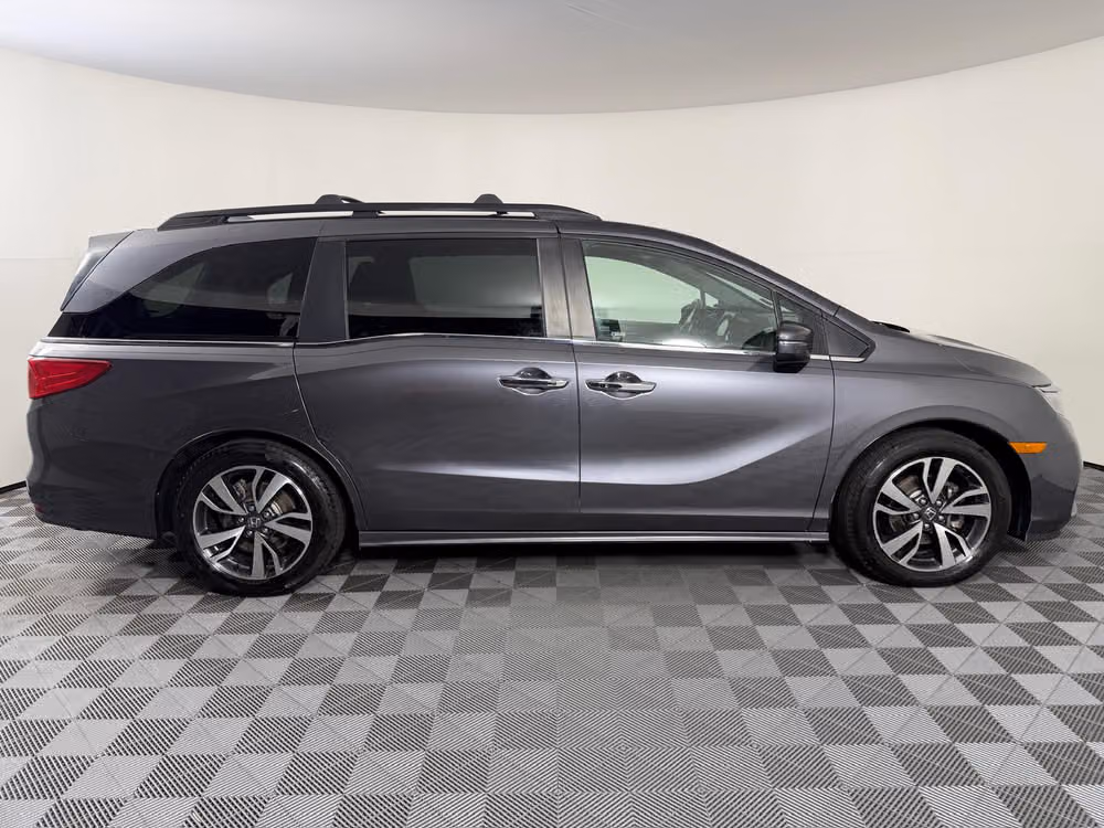 2021 Honda Odyssey Touring Passenger Image 24