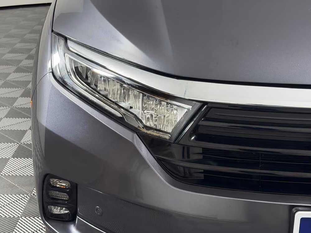 2021 Honda Odyssey Touring Passenger Image 5
