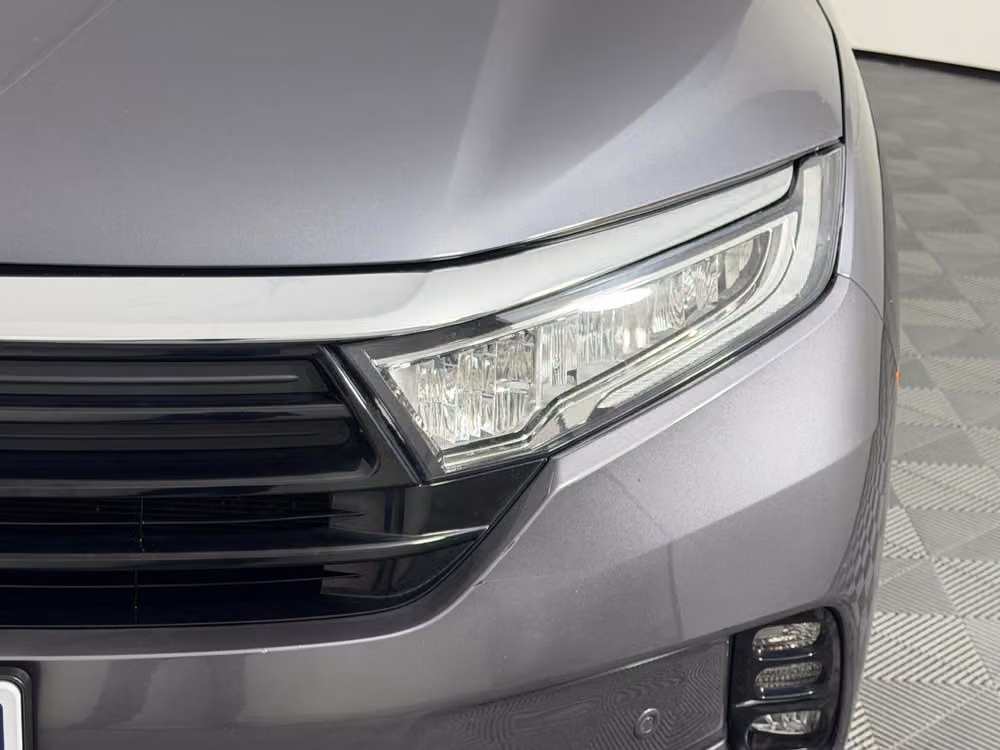 2021 Honda Odyssey Touring Passenger Image 6