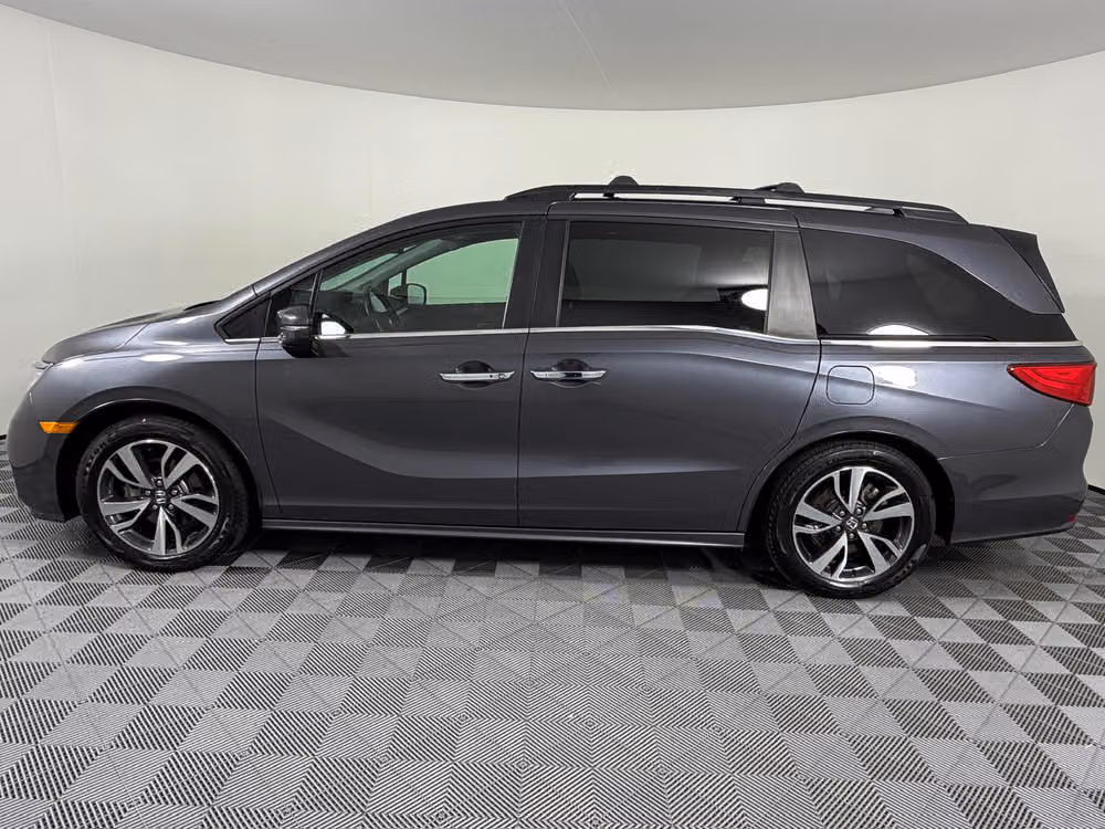 2021 Honda Odyssey Touring Passenger Image 7