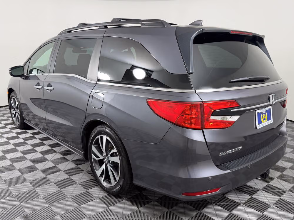 2021 Honda Odyssey Touring Passenger Image 8