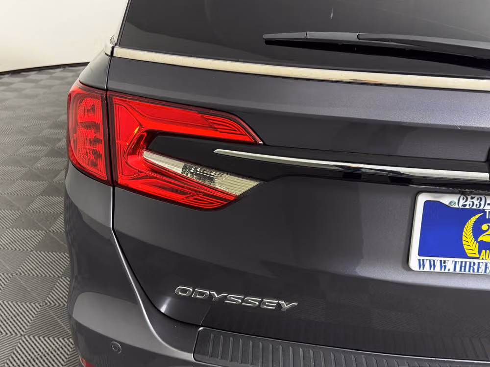 2021 Honda Odyssey Touring Passenger Image 21
