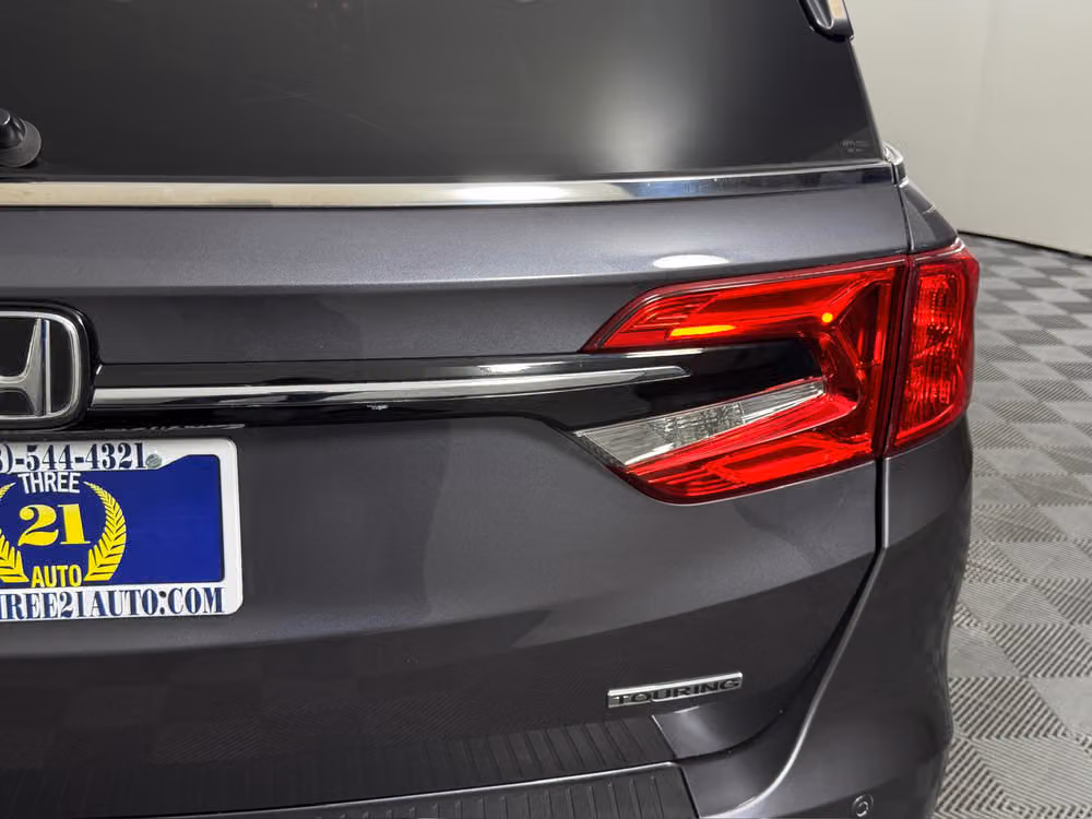 2021 Honda Odyssey Touring Passenger Image 22