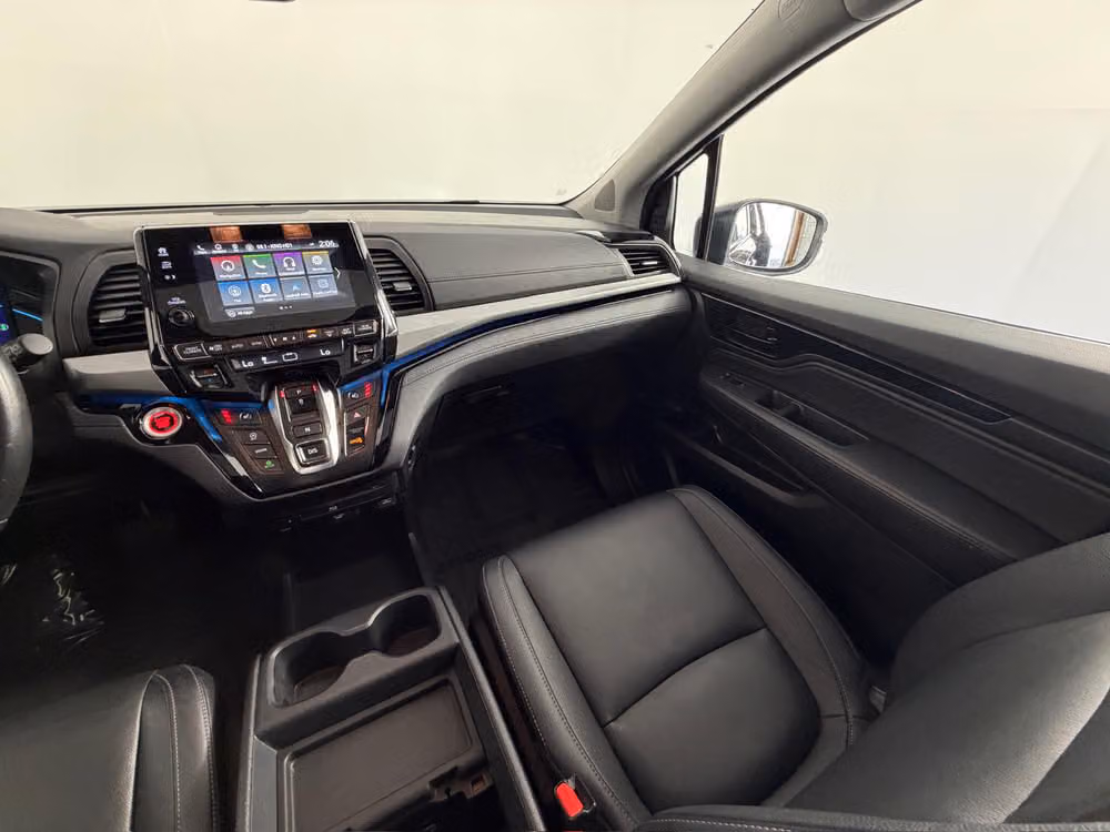 2021 Honda Odyssey Touring Passenger Image 11