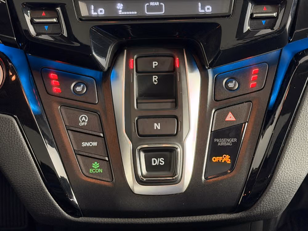 2021 Honda Odyssey Touring Passenger Image 15
