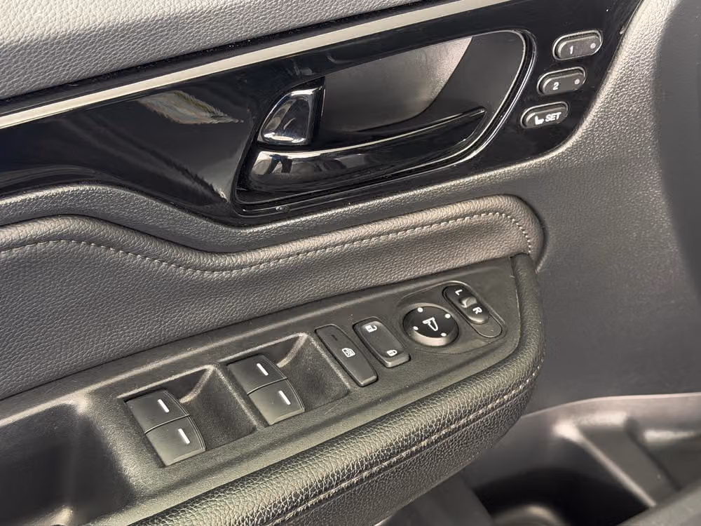2021 Honda Odyssey Touring Passenger Image 19