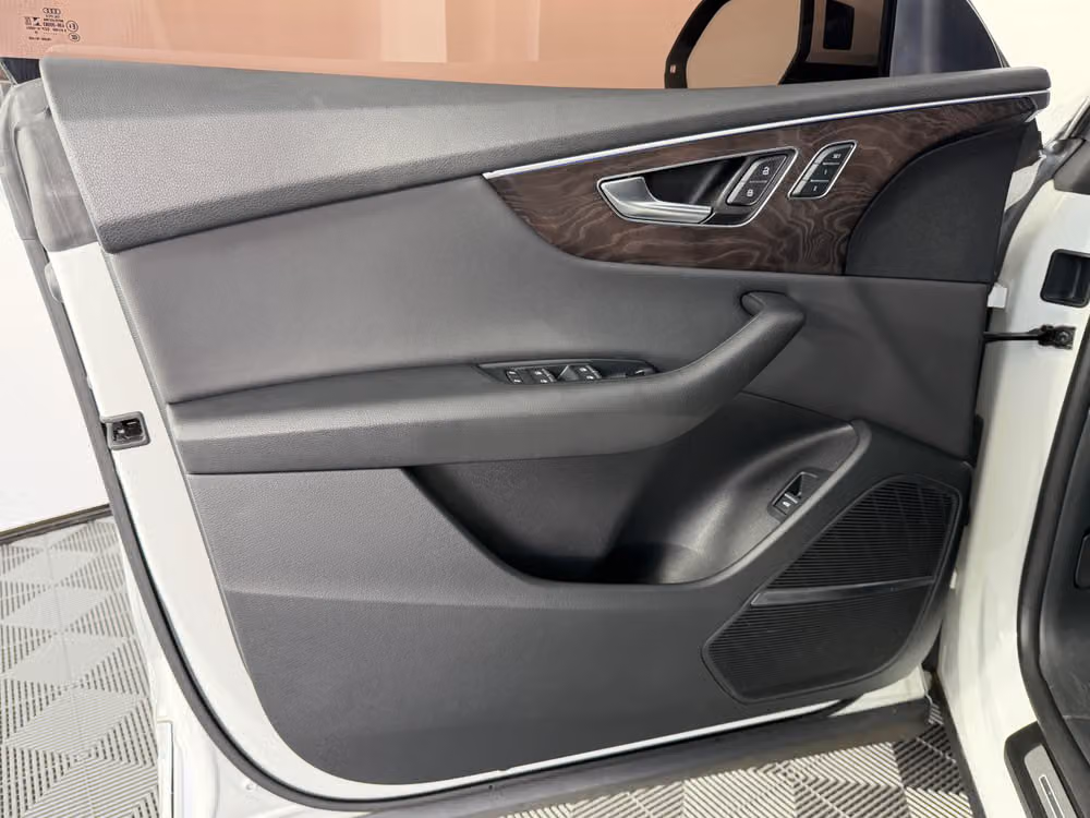 2019 Audi Q8 quattro Premium Plus 55 TFSI Image 32