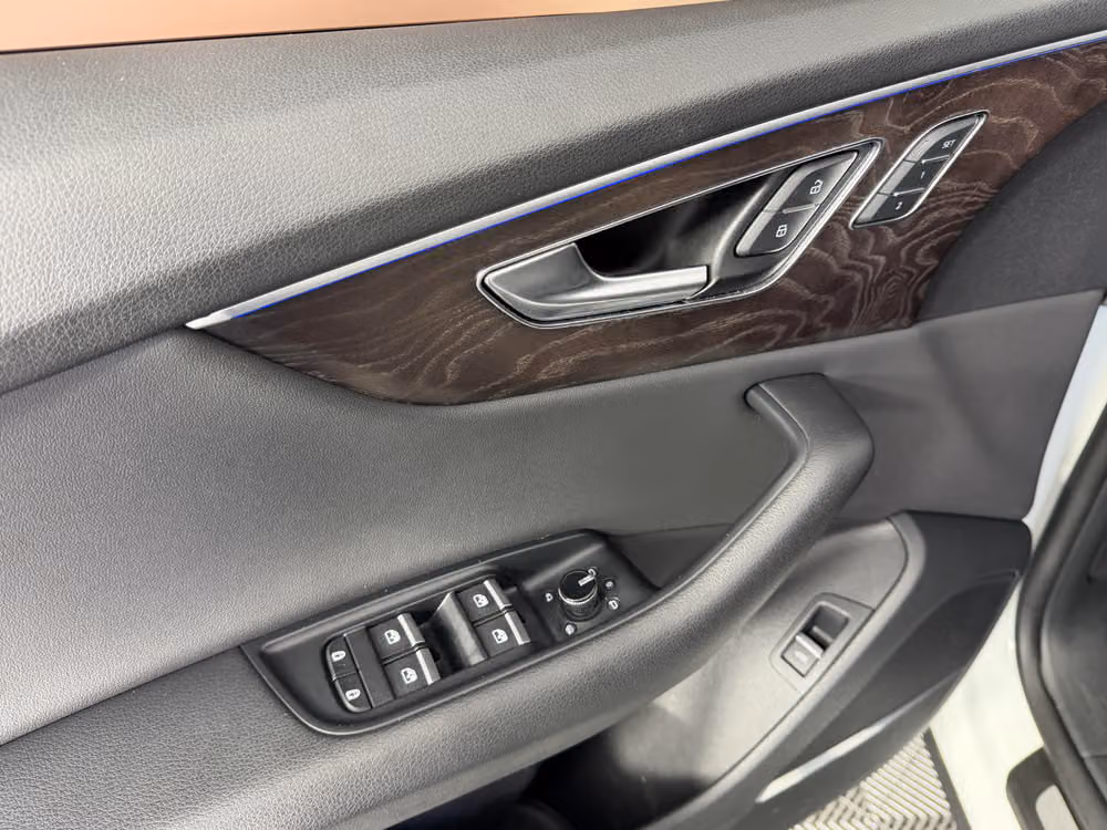 2019 Audi Q8 quattro Premium Plus 55 TFSI Image 33