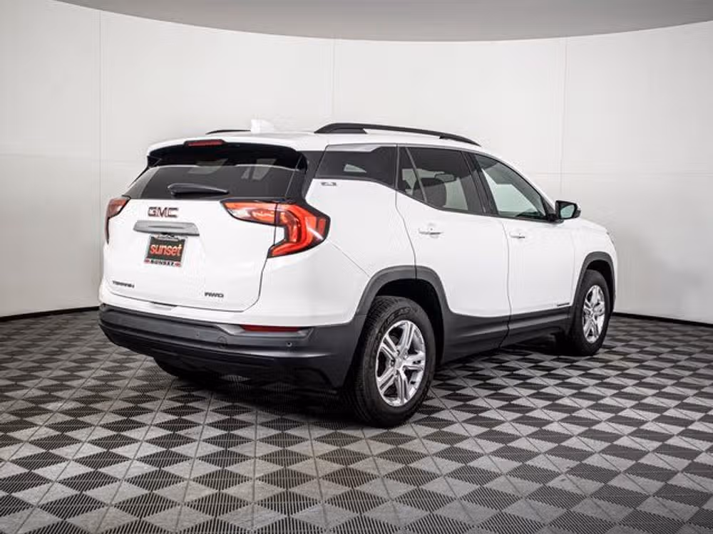 2018 GMC Terrain SLE Lower Image 1
